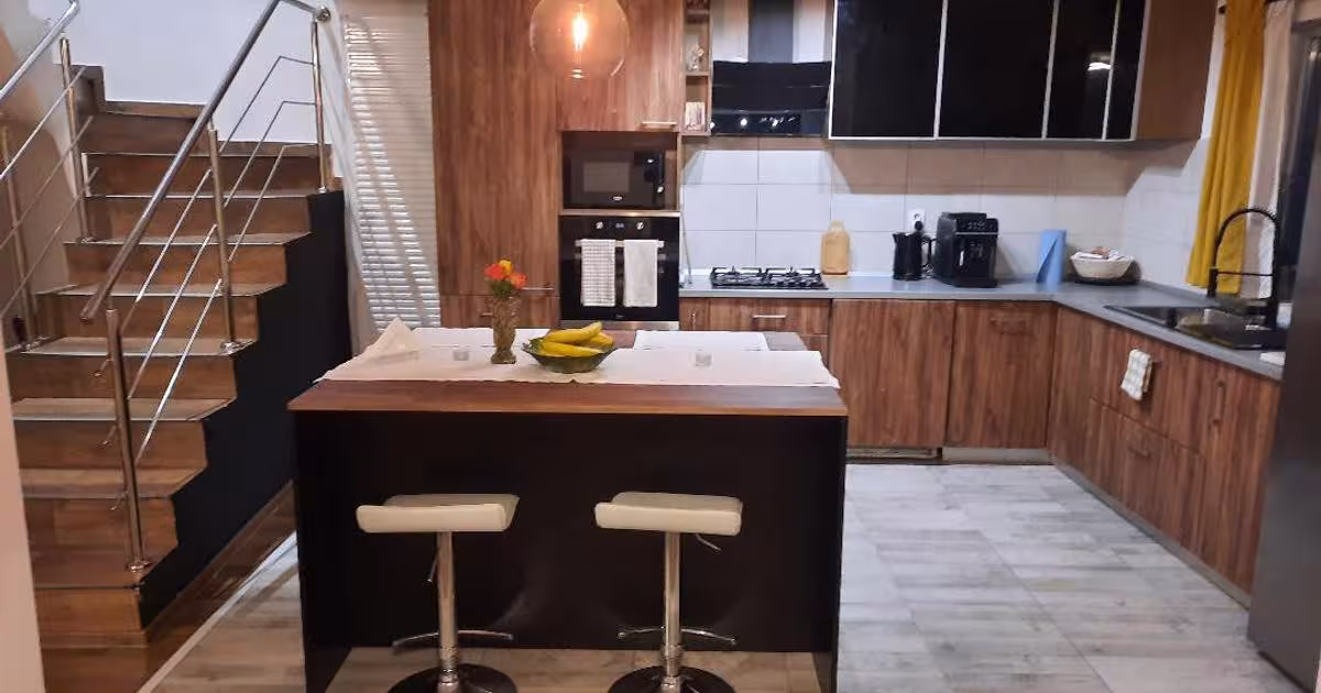 Casă individuală decomandat cu 4 camere în Joița