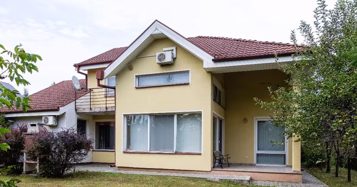 Casă individuală 200 mp cu 5 camere în Livezeni
