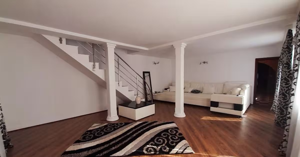 Casă individuală 344 mp cu 6 camere în Lunca (Voinești)