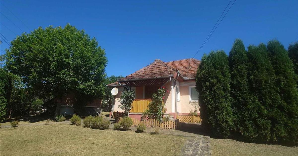 Casă individuală cu 3 camere în Luncoiu de Jos