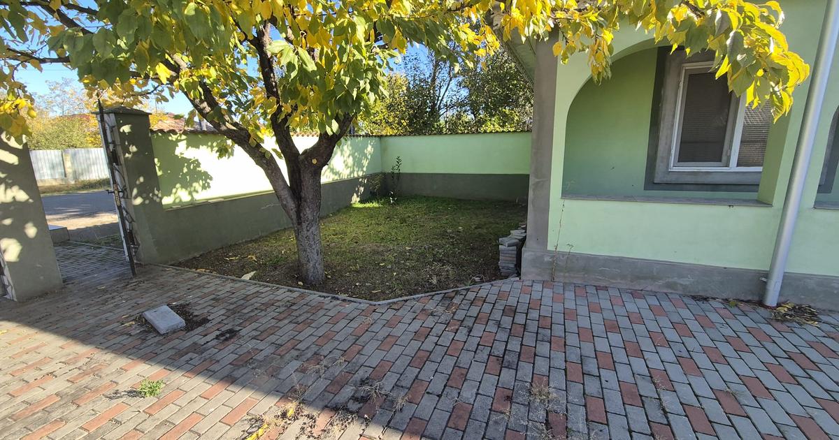 Casă individuală 120 mp cu 4 camere în Lungoci