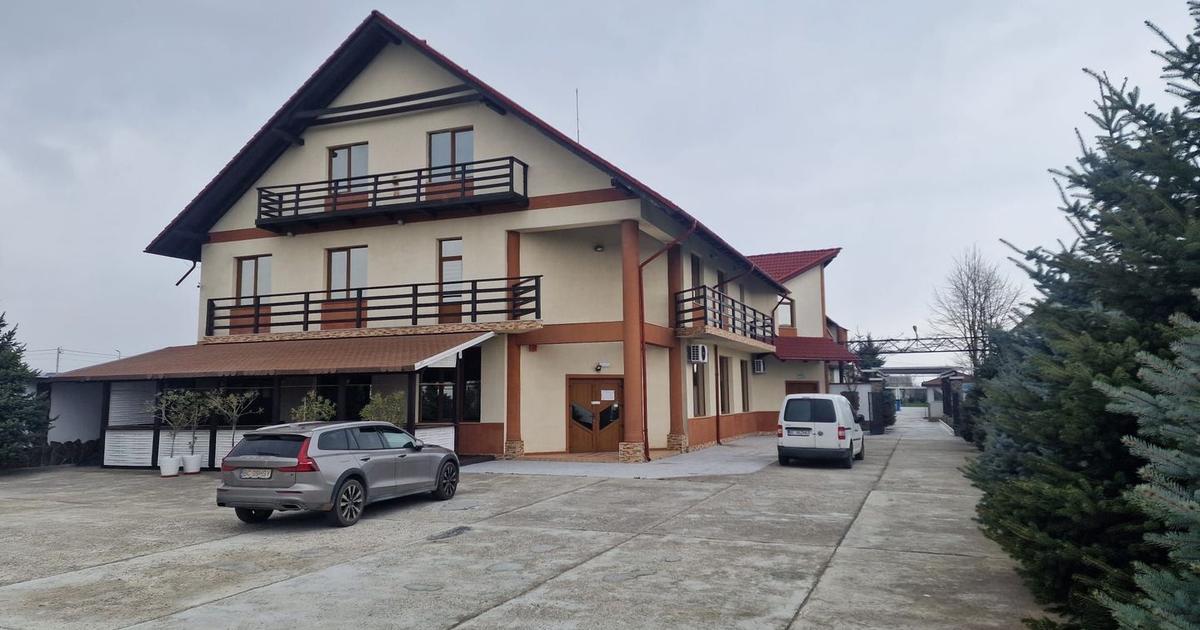 Casă individuală 866 mp cu 8 camere în Măgura