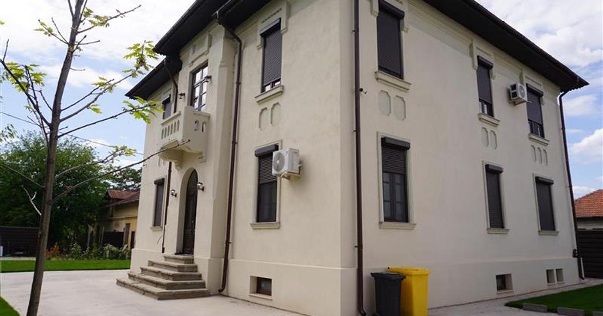 Casă individuală 365.3 mp cu 10 camere în Malu Mare