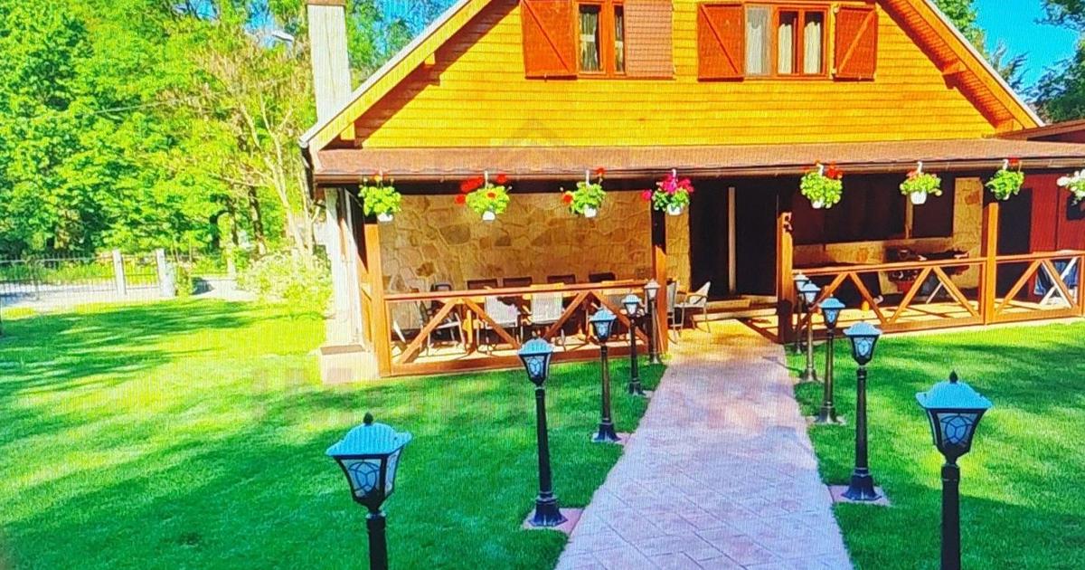 Casă individuală cu 10 camere în Marga