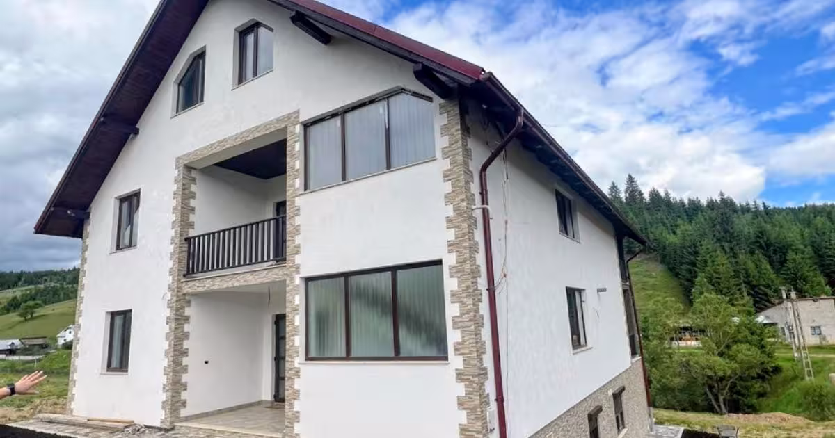 Casă individuală 465 mp cu 5 camere în Mestecăniș