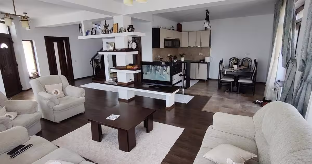 Casă individuală 200 mp cu 4 camere în Mitocu Dragomirnei