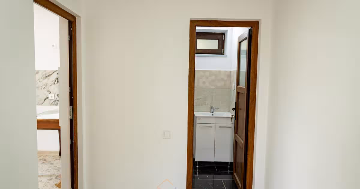 Casă individuală 100 mp cu 4 camere în Moinești