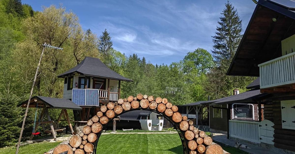 Casă individuală cu 8 camere în Molid