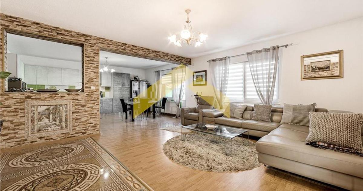 Casă individuală 300 mp cu 7 camere în zona Ultracentral, Nădlac