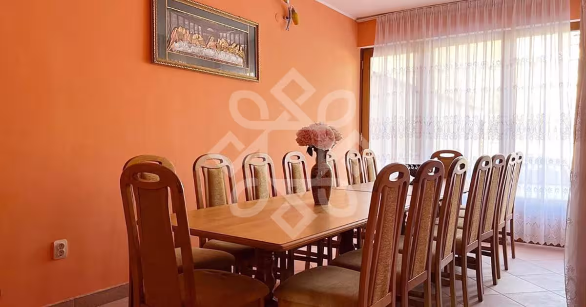 Casă individuală 225 mp cu 8 camere în zona Central, Oradea