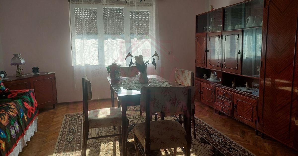 Casă individuală cu 5 camere în zona Exterior Nord, Oțelu Roșu