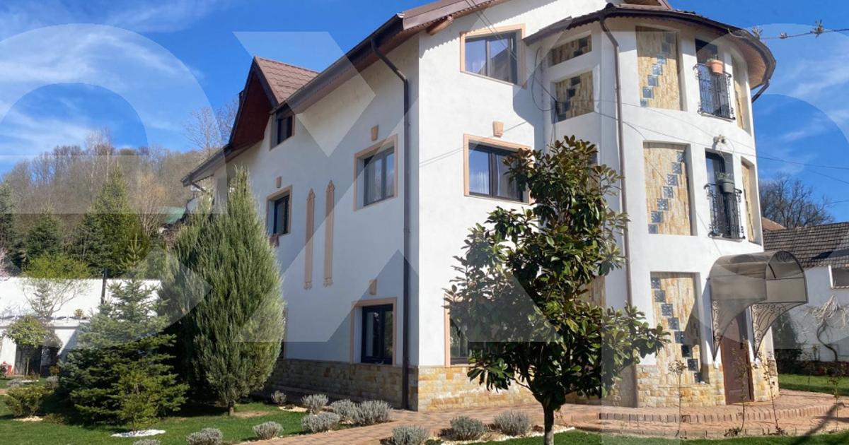 Casă individuală 307 mp cu 10 camere în Păușești