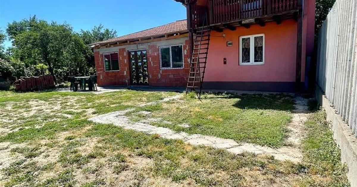 Casă individuală decomandat cu 4 camere în zona Periferie, Săcueni