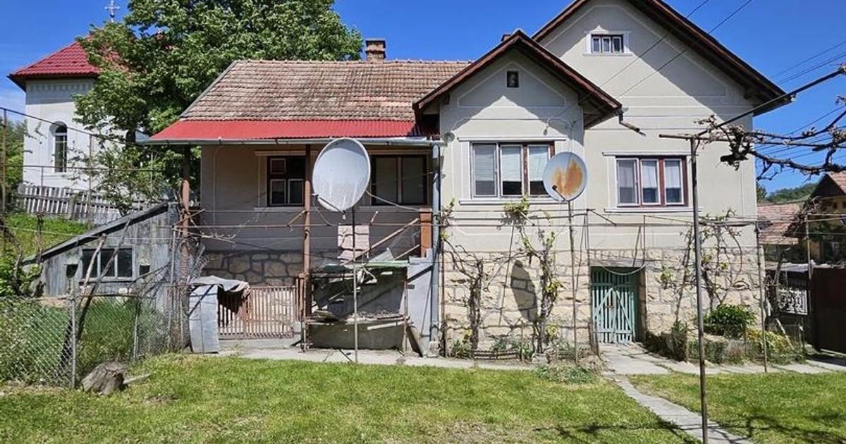 Casă individuală 50 mp cu 3 camere în Petrindu