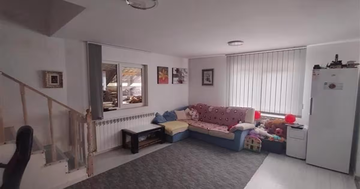 Casă individuală cu 4 camere în Petroșnița