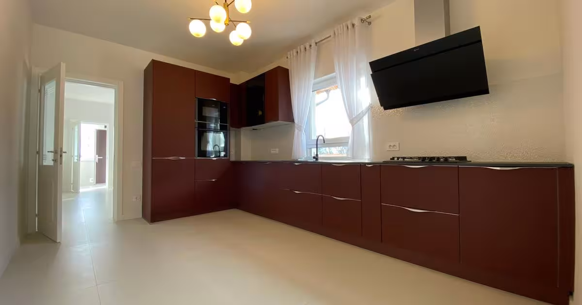 Casă individuală 170 mp cu 4 camere în zona Rolast, Pitești