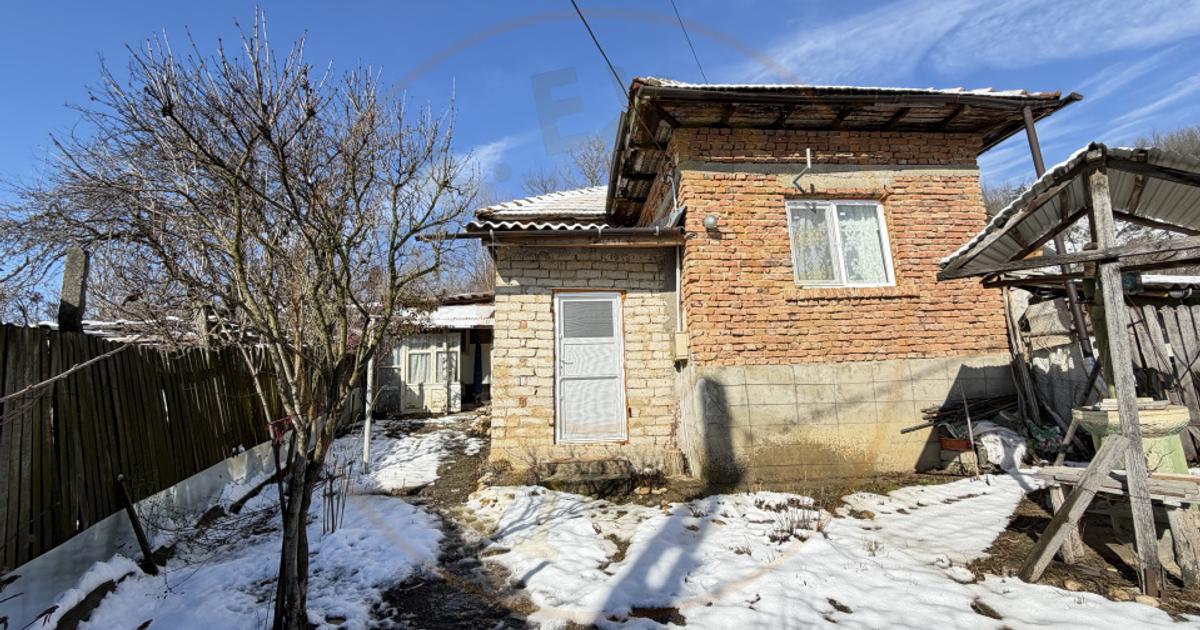 Casă individuală 50 mp cu 4 camere în Pitoi