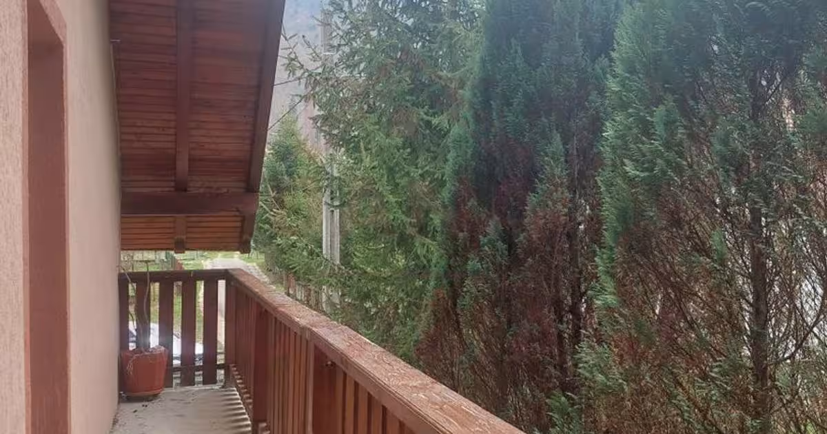 Casă individuală cu 5 camere în Poiana Mărului