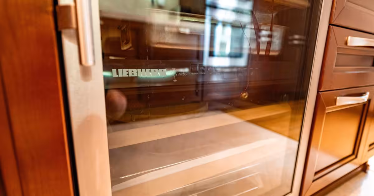 Casă individuală 450 mp cu 8 camere în Poiana