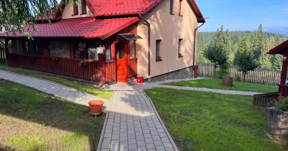 Casă individuală 100 mp cu 6 camere în Poiana Stampei