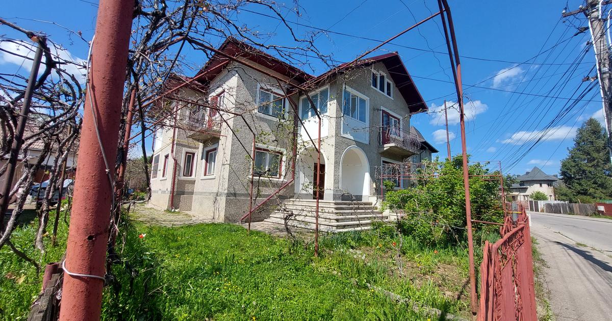 Casă individuală 285 mp cu 7 camere în Pucioasa