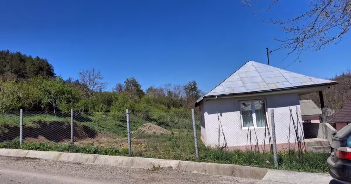 Casă individuală 40 mp cu 2 camere în Răcoasa