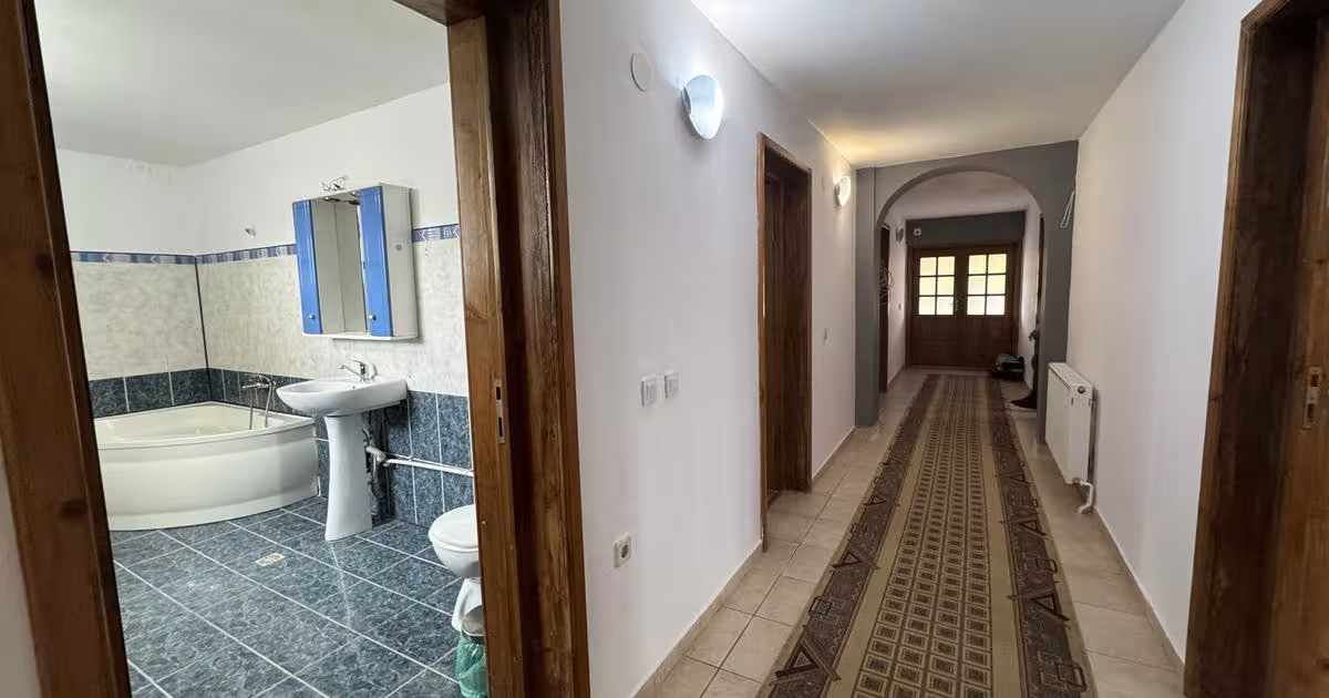 Casă individuală 510 mp cu 8 camere în Radomirești