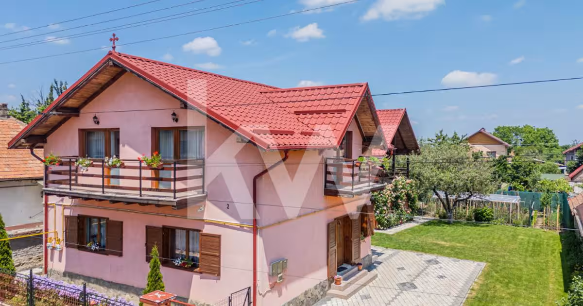 Casă individuală cu 10 camere în Râșnov