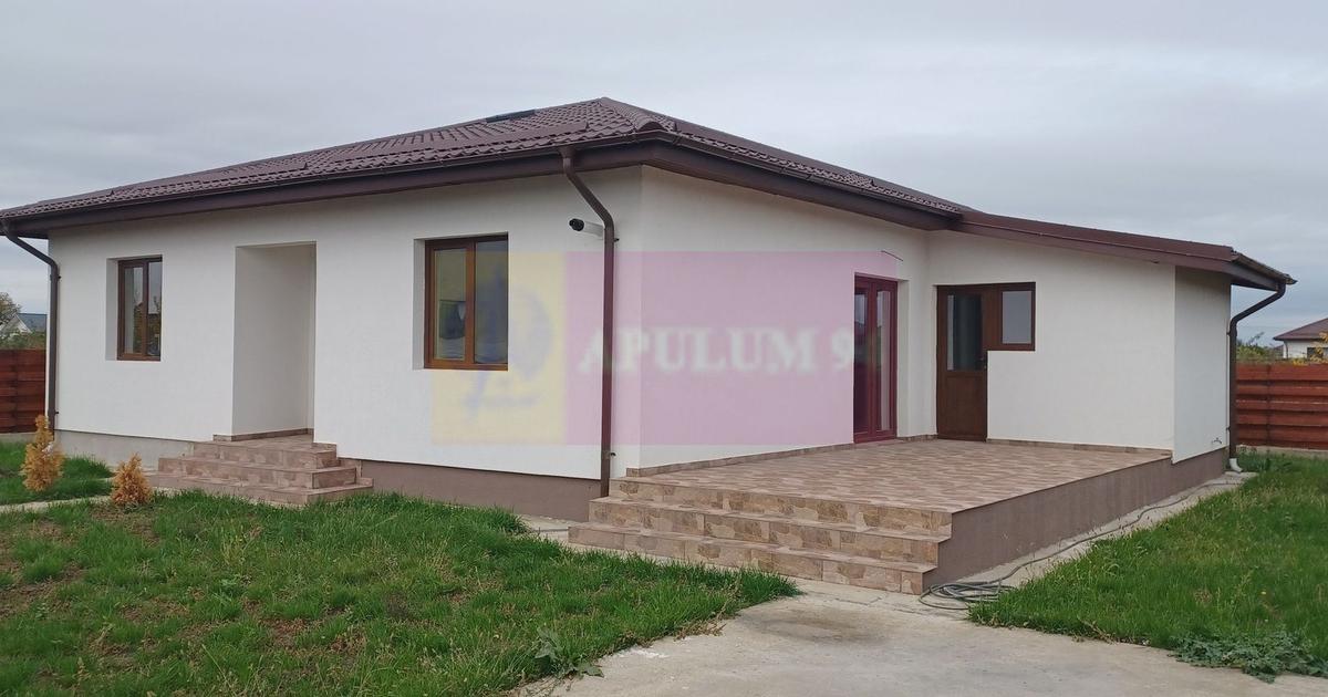 Casă individuală cu 3 camere în Săbăreni