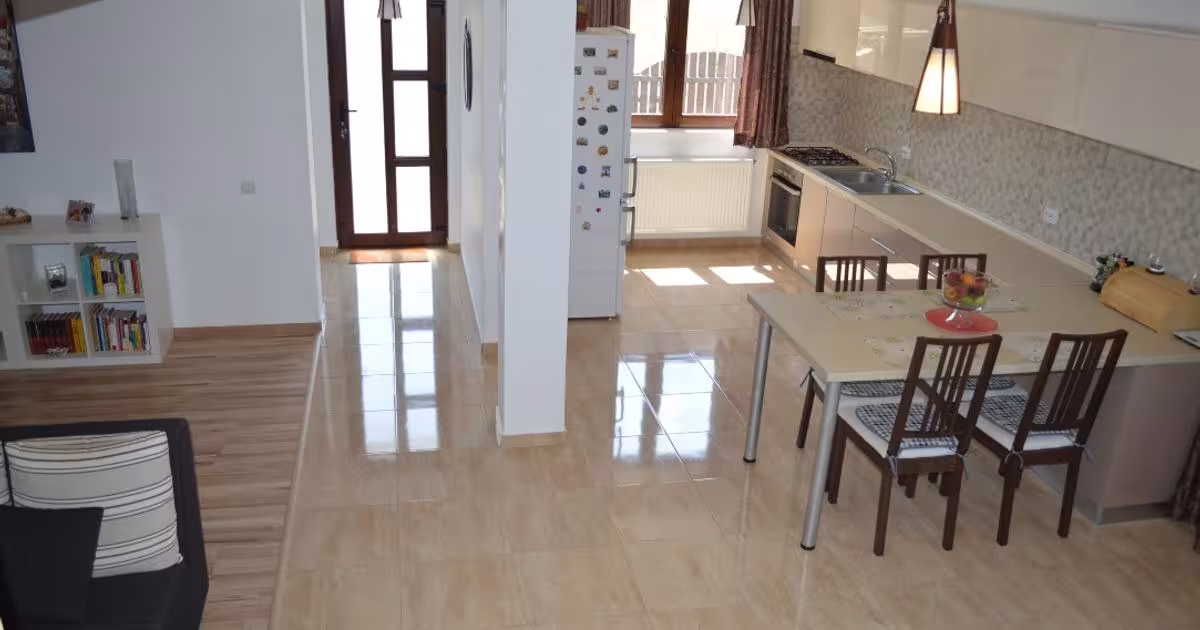 Casă individuală 108 mp cu 4 camere în Săbăreni