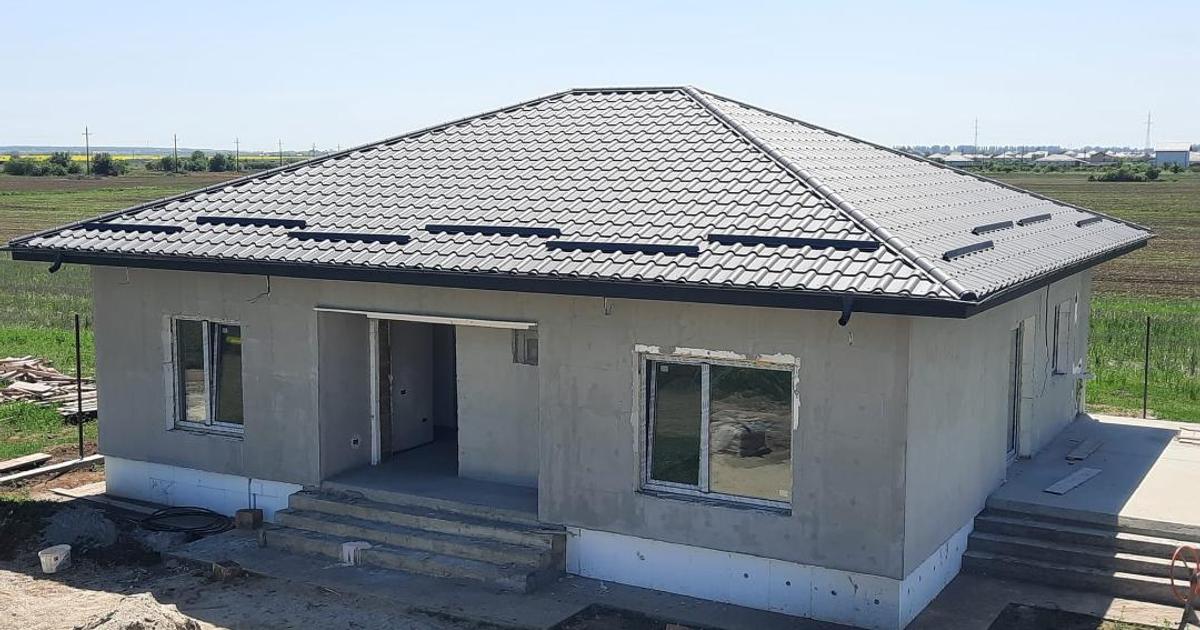 Casă individuală 101 mp cu 4 camere în Săbăreni