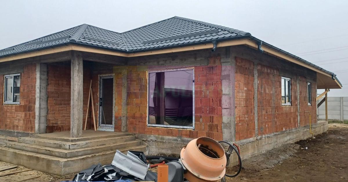 Casă individuală cu 4 camere în Săbăreni