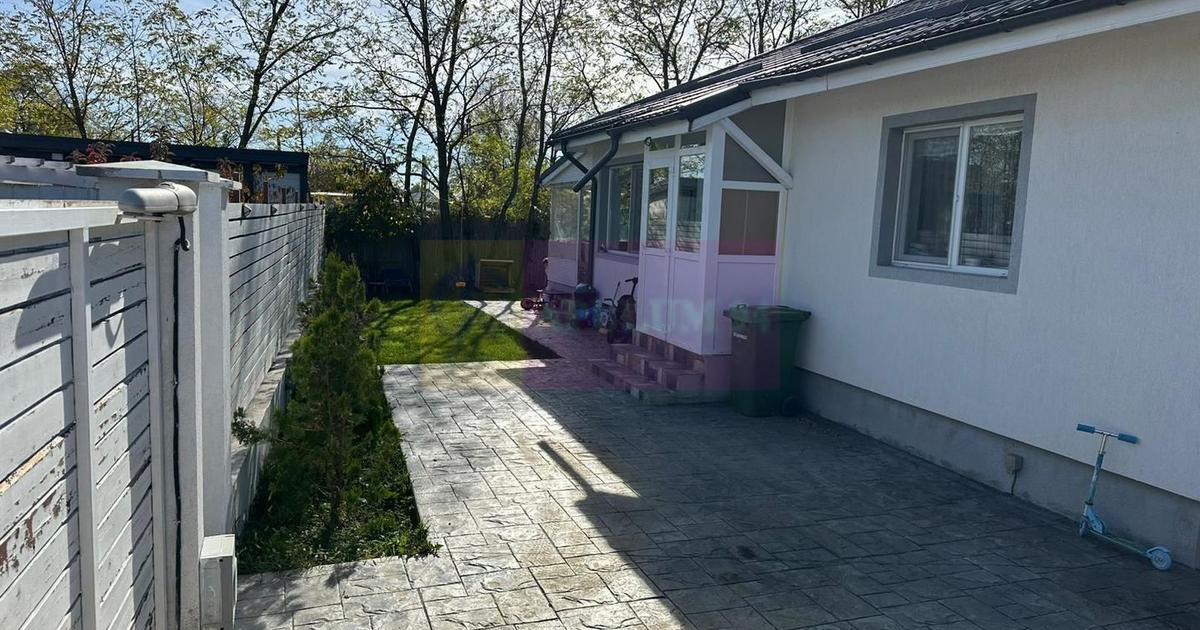 Casă individuală 82 mp cu 3 camere în Săbăreni