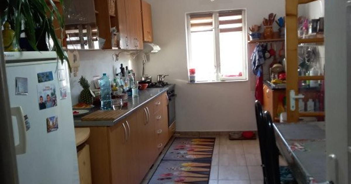 Casă individuală 150 mp cu 3 camere în Săcădat