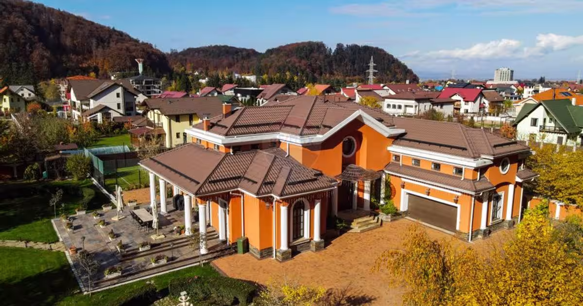 Casă individuală cu 9 camere în zona Bunloc, Săcele