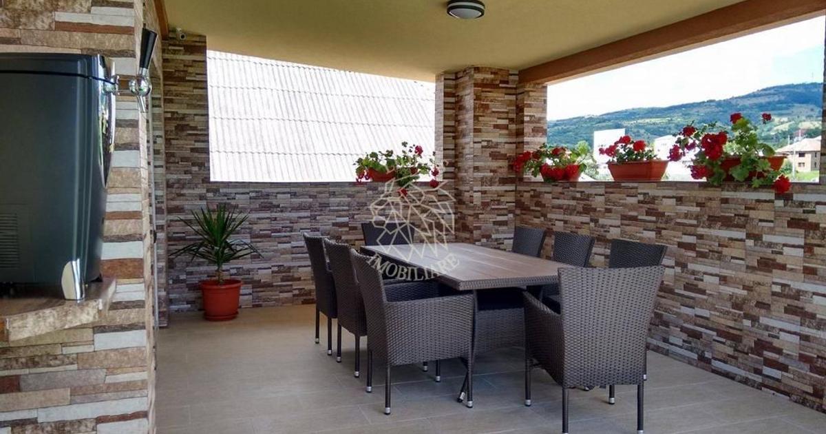 Casă individuală cu 7 camere în Salva