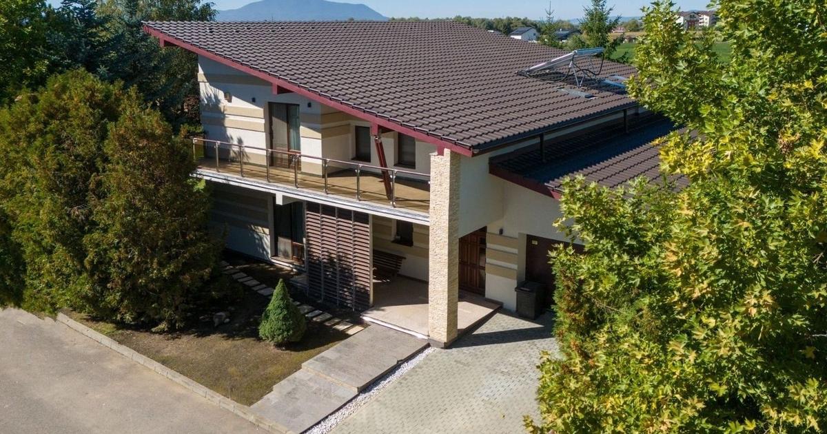 Casă individuală cu 6 camere în Sânpetru
