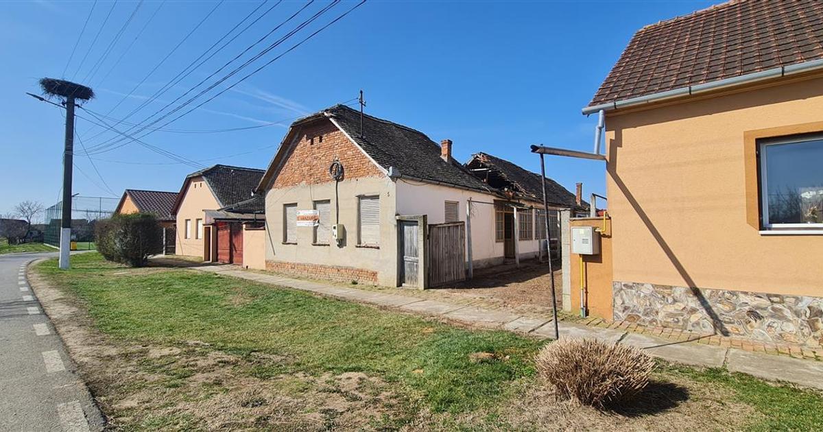 Casă individuală cu 4 camere în zona Central, Sântana