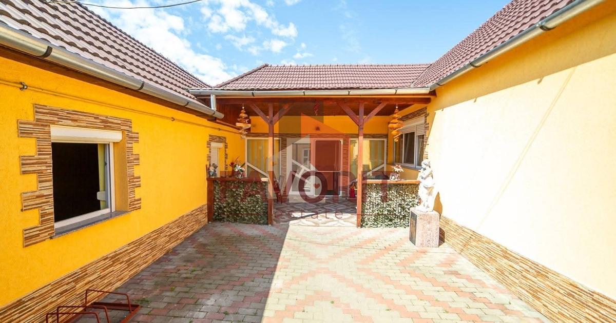 Casă individuală cu 10 camere în zona Central, Sântana