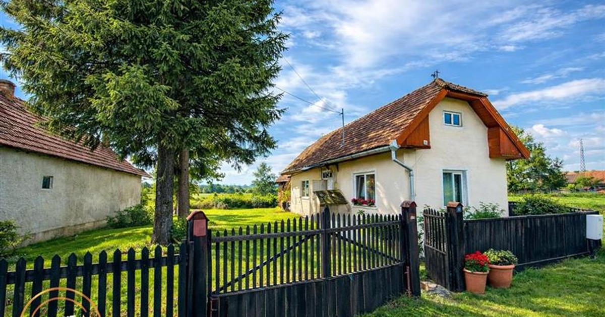 Casă individuală cu 2 camere în Sântionlunca