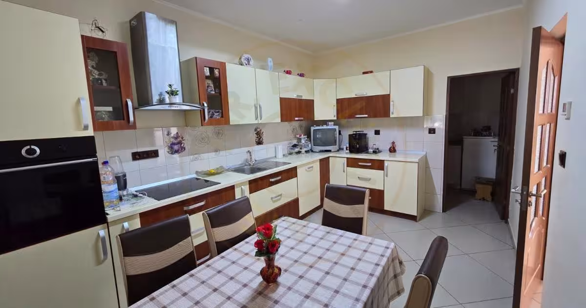 Casă individuală 216 mp cu 5 camere în zona Sud-Est, Satu Mare