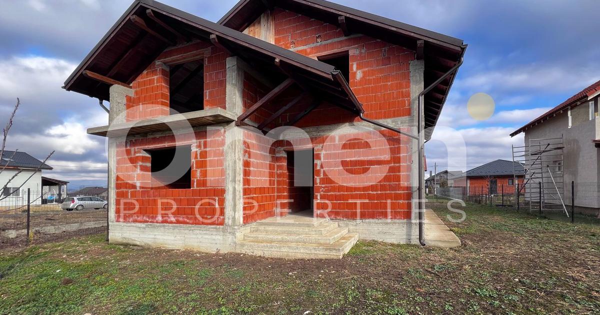 Casă individuală cu 6 camere în Satulung