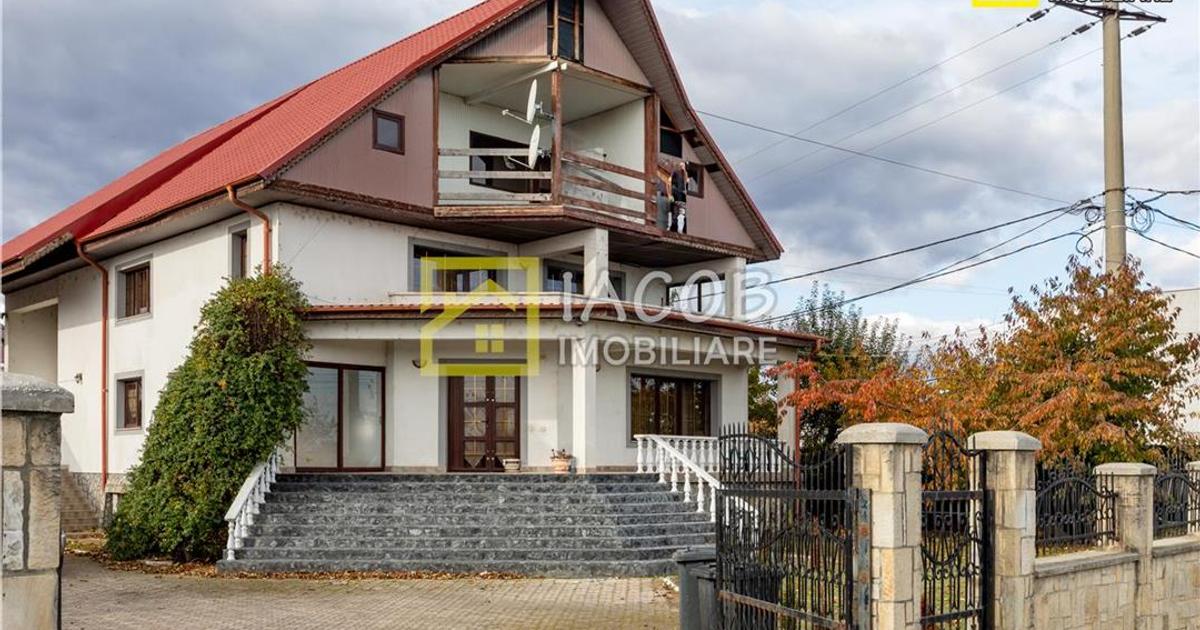 Casă individuală 480 mp cu 4 camere în Săvinești