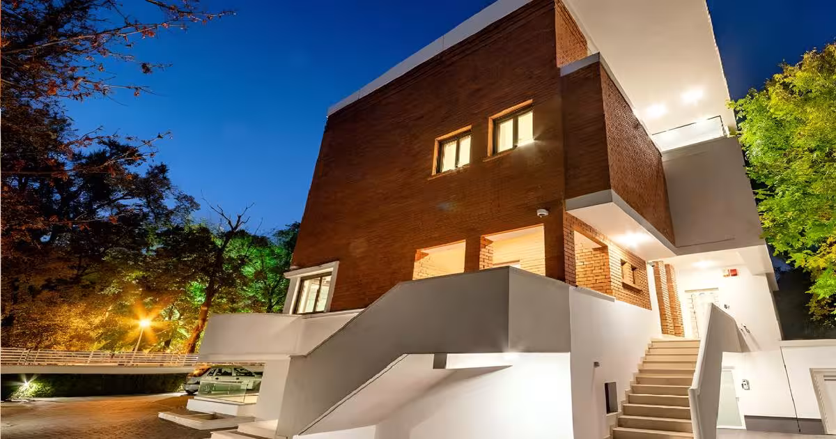 Casă individuală 600 mp cu 12 camere în zona Aviatorilor, Sector 1 preț necomunicat