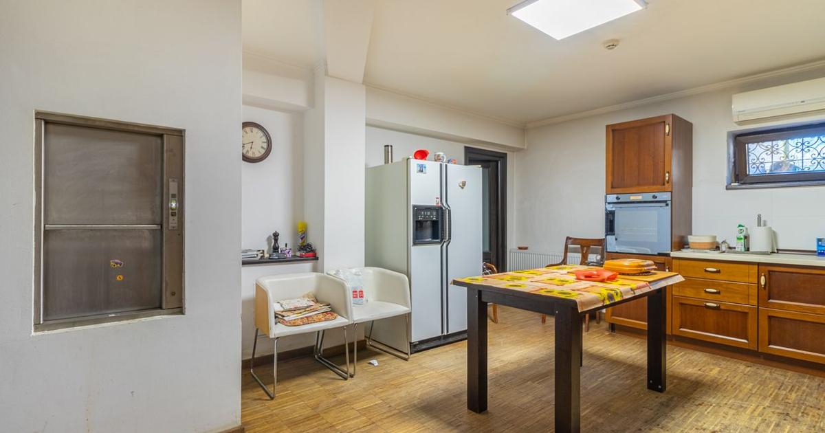 Casă individuală cu 11 camere în zona Pantelimon, Sector 2