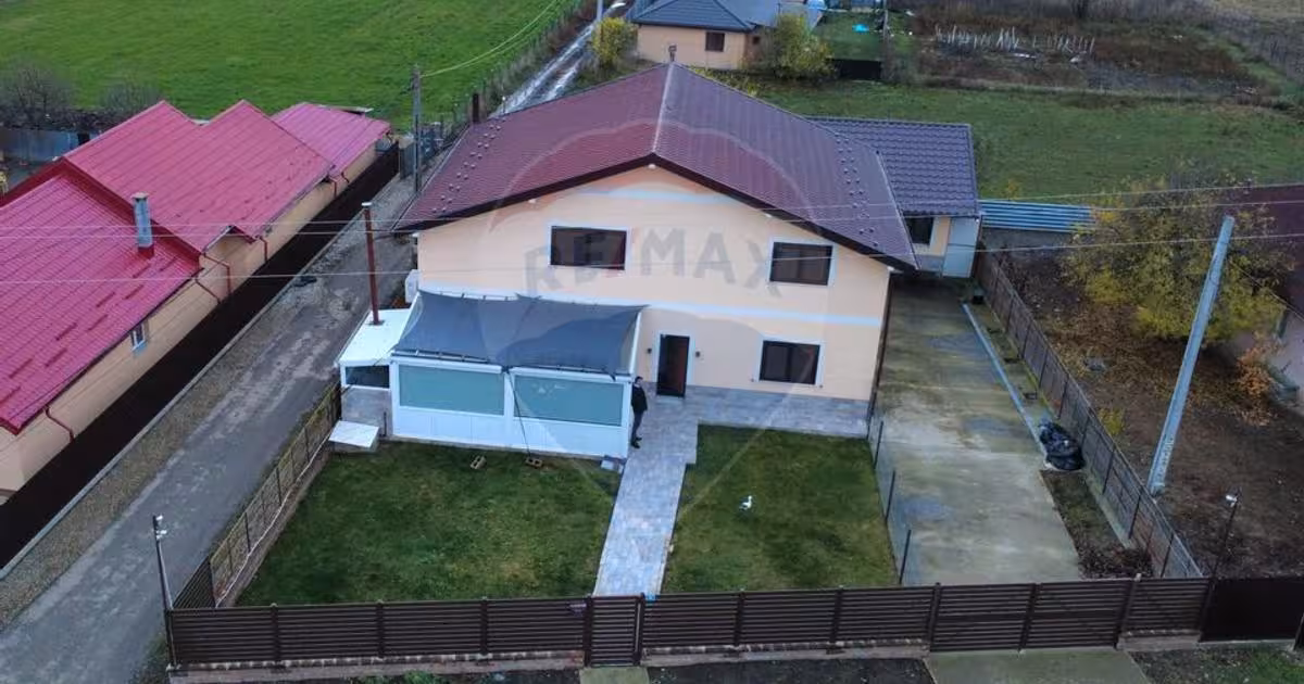 Casă individuală cu 5 camere în Șerbești
