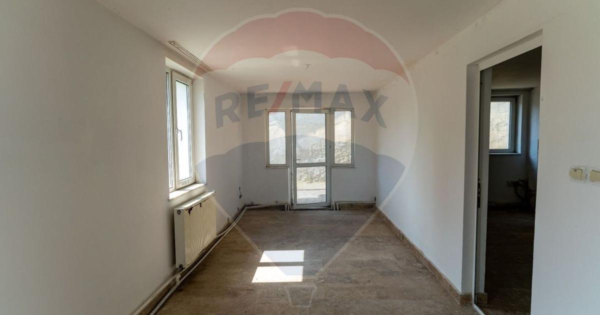 Casă individuală cu 4 camere în zona Central, Simeria