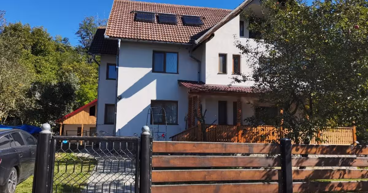 Casă individuală 250 mp cu 5 camere în Slănic