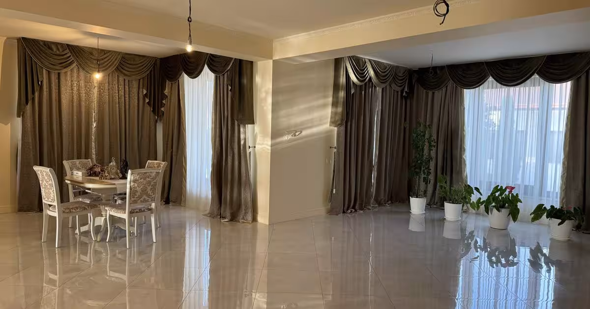 Casă individuală cu 10 camere în zona Central, Slatina