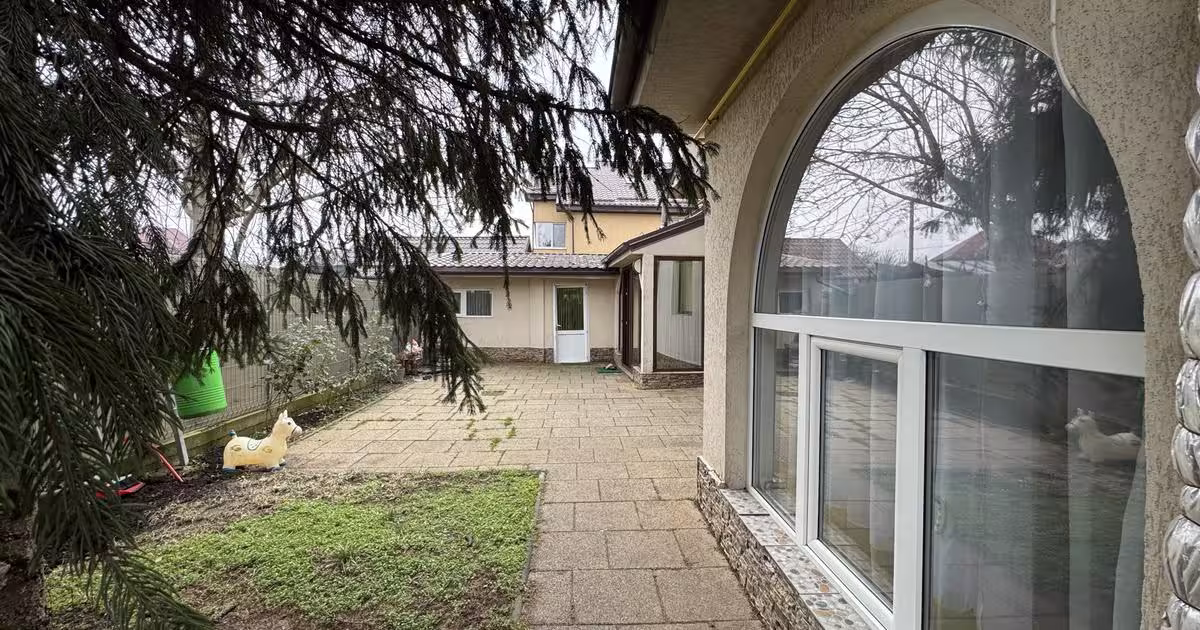 Casă individuală cu 6 camere în zona Central, Slatina